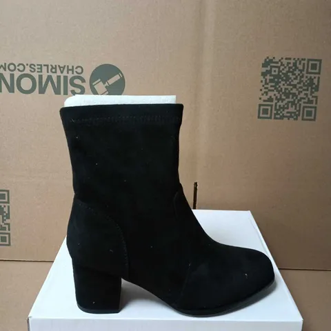 BOXED PAIR OF SHOES BY EMMA CHLOE BLACK SUEDE ANKLE BOOTS – UK 4