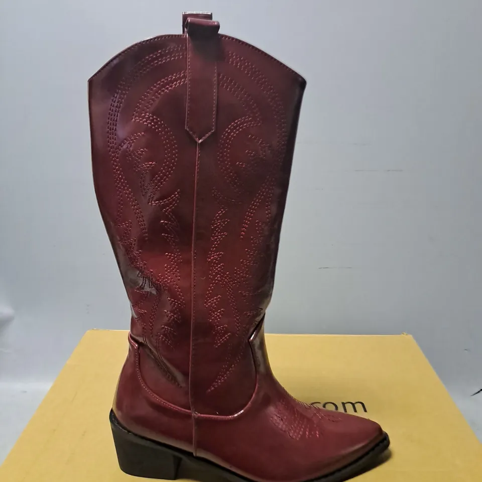 BOXED BOOHOO VINTAGE LOOK CALF DETAIL EMBROIDERED WESTERN COWBOY BOOTS - SIZE 4 