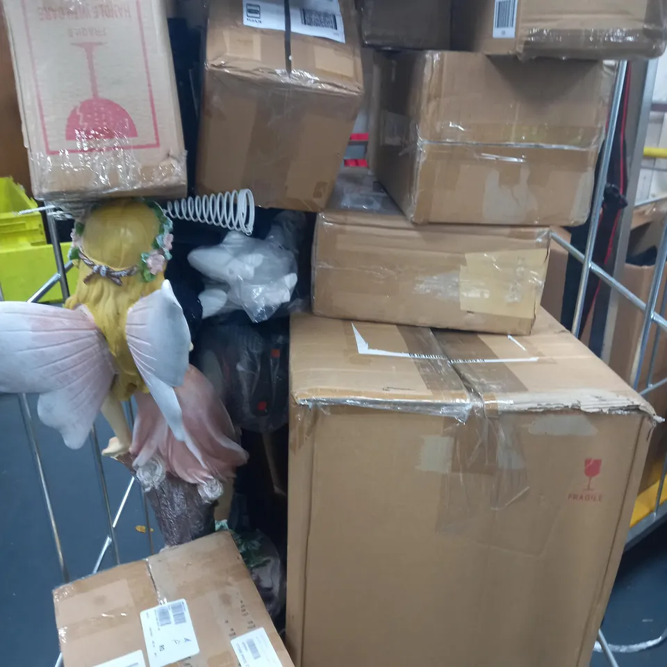 CAGE OF APPROX. 15 ASSORTED ITEMS TO INCLUDE - NINJA CREAM DELUXE , FAN , CAPZY FLANNEL KNIT ETC - COLLECTION ONLY