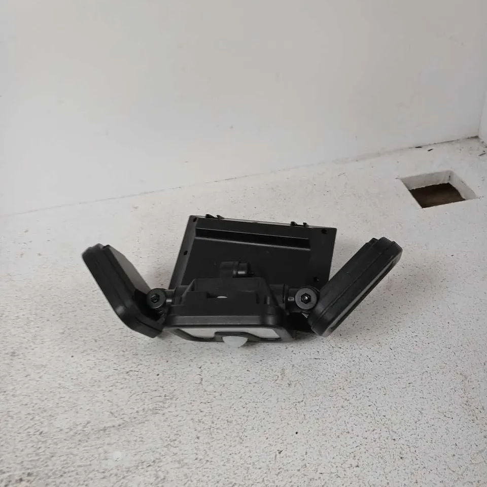 SOLAR LED FLOOD LIGHT WITH MOTION SENSOR (GARDEN LIGHTING)