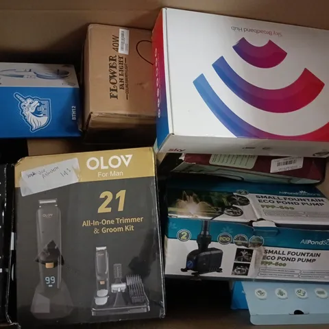 APPROXIMATELY 15 ASSORTED ELECTRICAL ITEMS TO INCLUDE FLOWER FAN LIGHT, SMALL FOUNTAIN ECO POND PUMP, ALL-IN-ONE TRIMMER & GROOM KIT, ETC - COLLECTION ONLY 