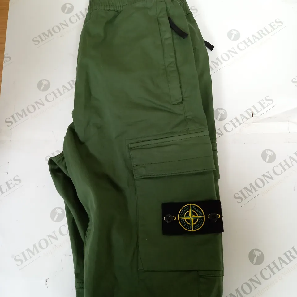 STONE ISLAND KHAKI CARGO TROUSERS SIZE UNSPECIFIED