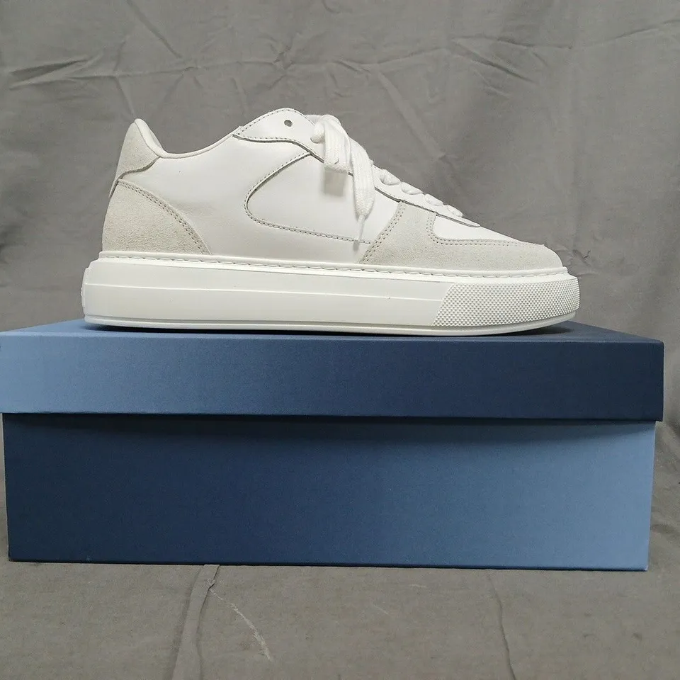 BOXED PAIR OF CLEENS COURT TRAINERS IN WHITE NAPPA SIZE UK 7