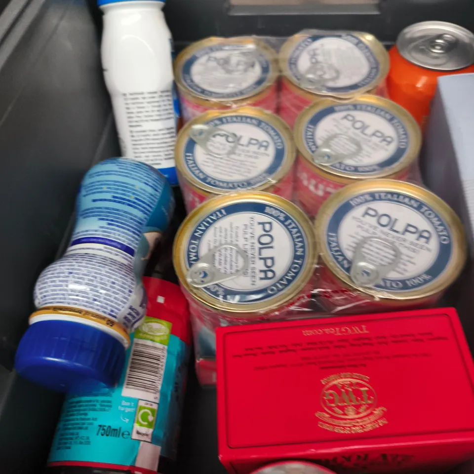 APPROXIMATELY 10 ASSORTED FOOD ITEMS INCLUDING MOTTLED WAXY CORN AND GLENFINNAN COFFEE CROFTER BLEND