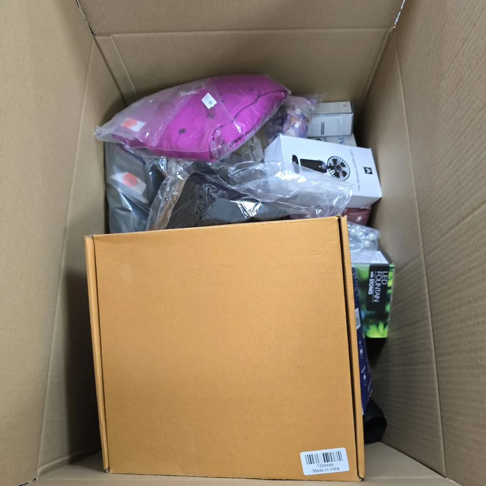 BOX OF APPROXIMATELY 15 ASSORTED ITEMS INCLUDING A PAMERA TOP, A LIVMORE AROMA AIR FRESHENER GIFT SET AND A LIVMORE MAGIC CLEANING SPONGE PACK