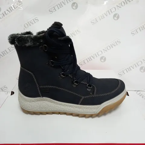 BOXED PAIR OF RIEKER WATER RESISTANT WARM HIKING BOOTS, NAVY - SIZE 5