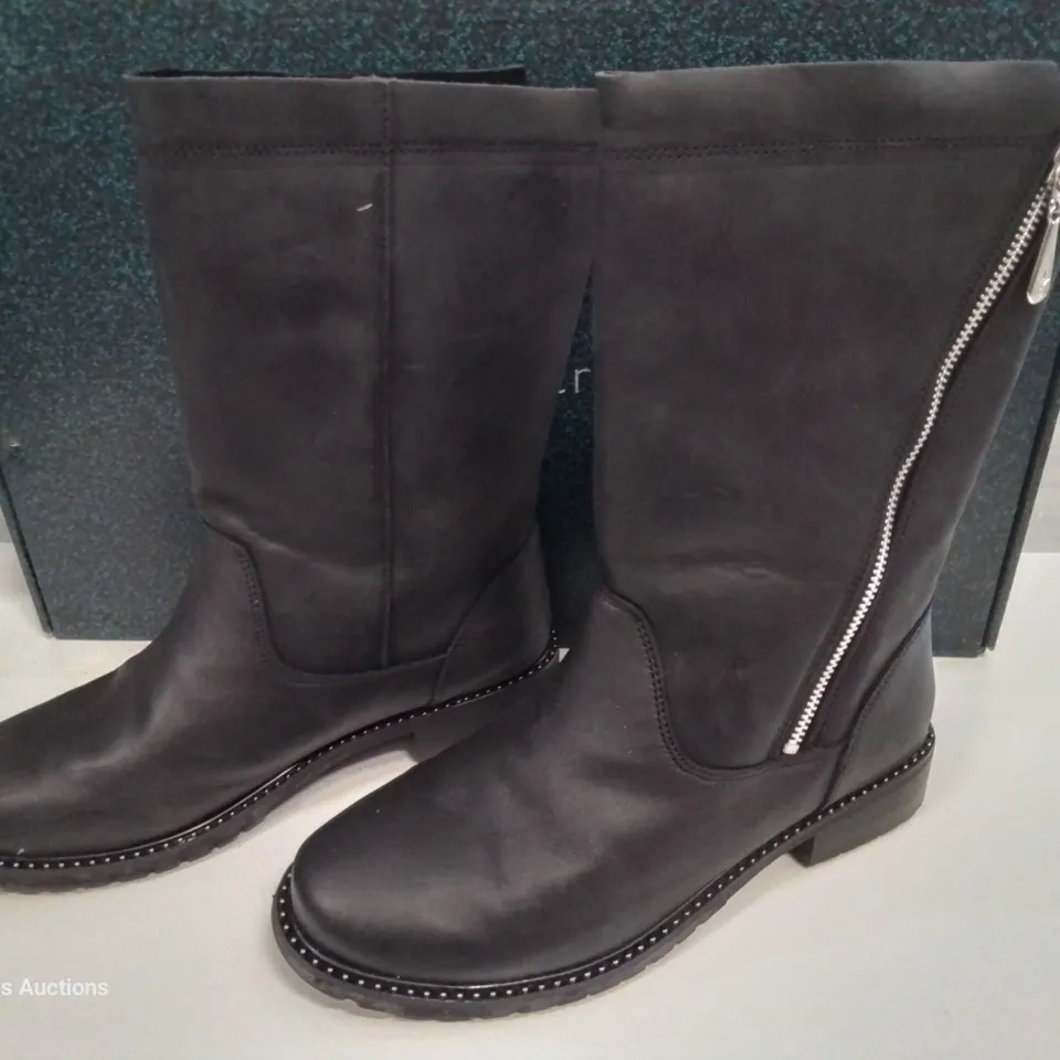 EMU AUSTRALIA EXPLORE YANCOAL BLACK SIZE 6 - BOXED 