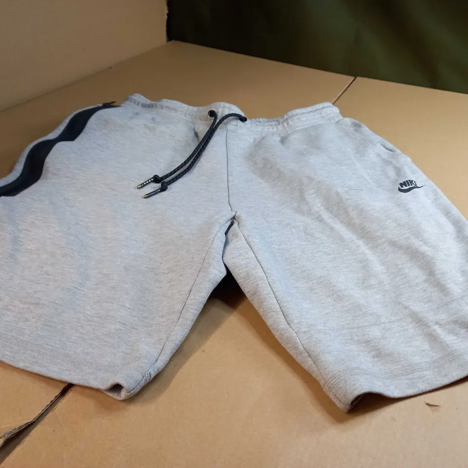 NIKE GREY MARL/LOGO JOGGER SHORTS - LARGE
