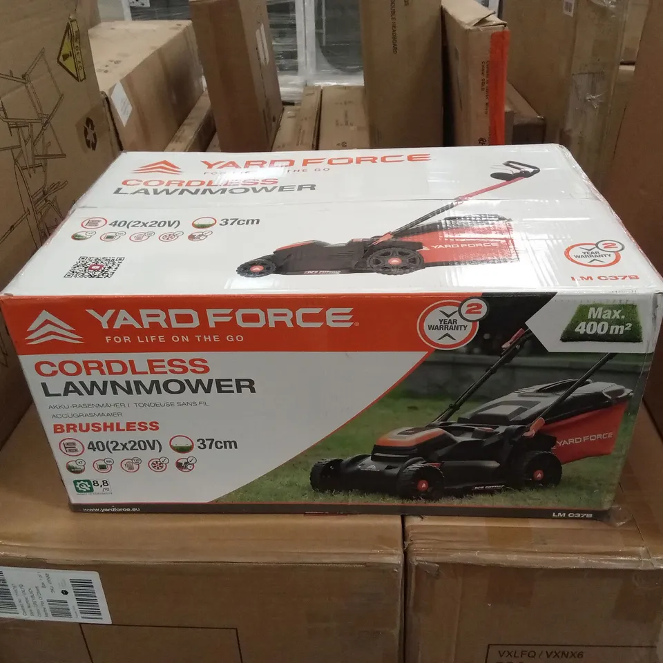 BOXED YARD FORCE 40V(2X20V) 37CM LAWN MOWER TWINPACK LM C37B + LT C25 (1 BOX)