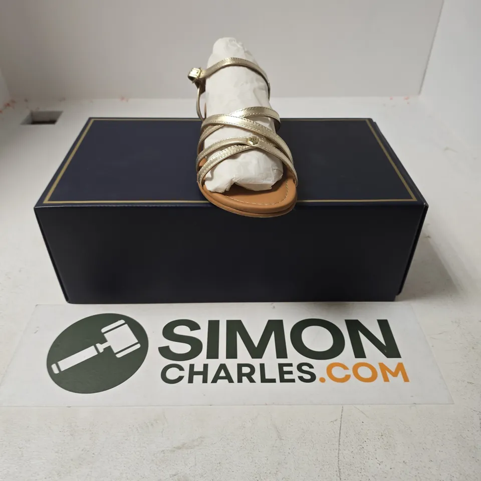 BOXED PAIR OF FAIRFAX & FAVOR WOMENS ST IVES SANDAL IN GOLD LEATHER - UK 4