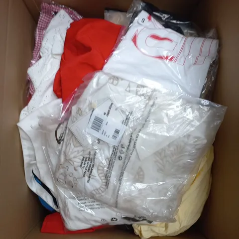 LARGE BOX OF APPROXIMATELY 25 ASSORTED CLOTHING ITEMS IN VARIOUS COLOURS, STYLES AND SIZES - COLLECTION ONLY