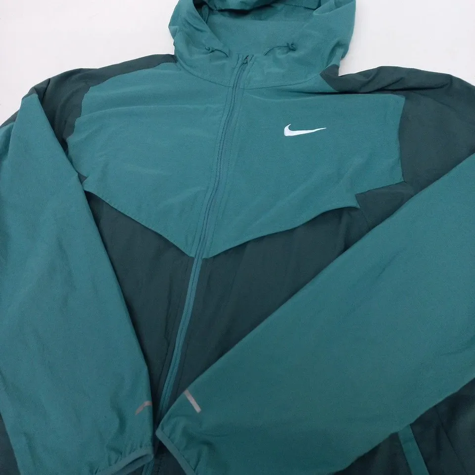 NIKE WINDBREAKER JACKET - SIZE LARGE