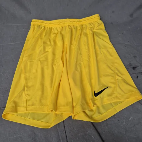 NIKE YELLOW ATHLETIC SHORTS - SIZE M