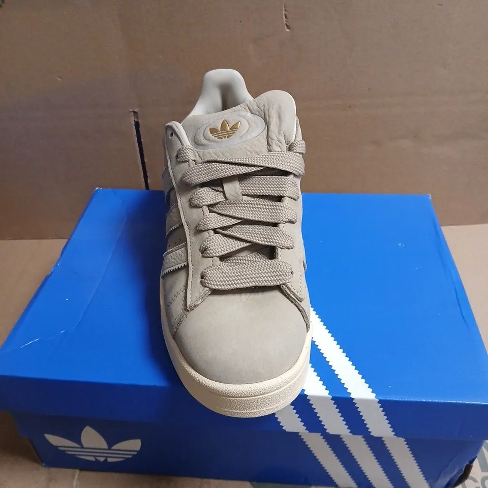 ADIDAS CAMPUS TRAINERS BOXED UK SIZE 8.5