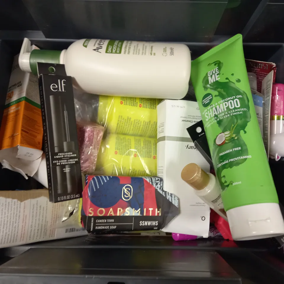 LOT TO CONTAIN APPROXIMATELY 20 ASSORTED BODY CARE AND BEAUTY PRODUCTS, INCLUDES SHAMPOO, SOAP, EYELINER 