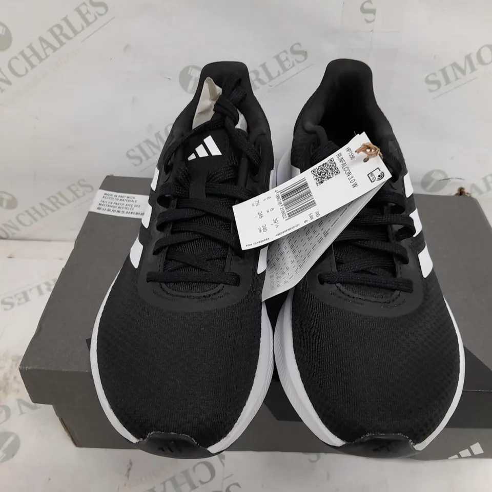 BOXED PAIR OF ADIDAS RUN FALCON 3 TRAINERS IN BLACK/WHITE - UK 6