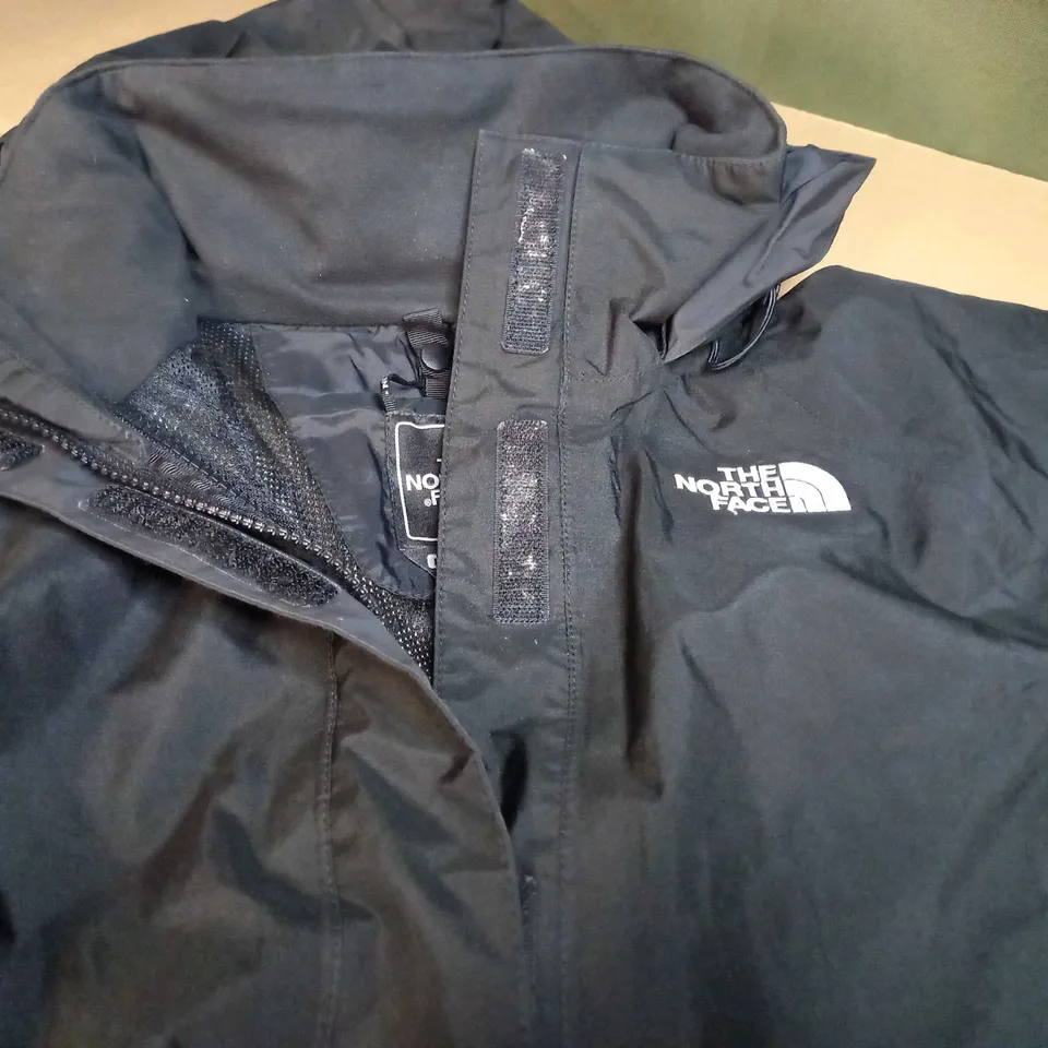 STYLE OF THE NORTH FACE BLACK/LOGO RAIN MAC - MEDIUM
