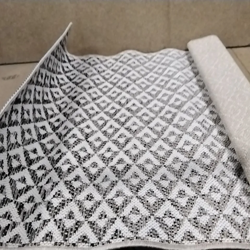 BRAND NEW PACO HOME PATTERENED RUG SIZE 80CM X 150CM