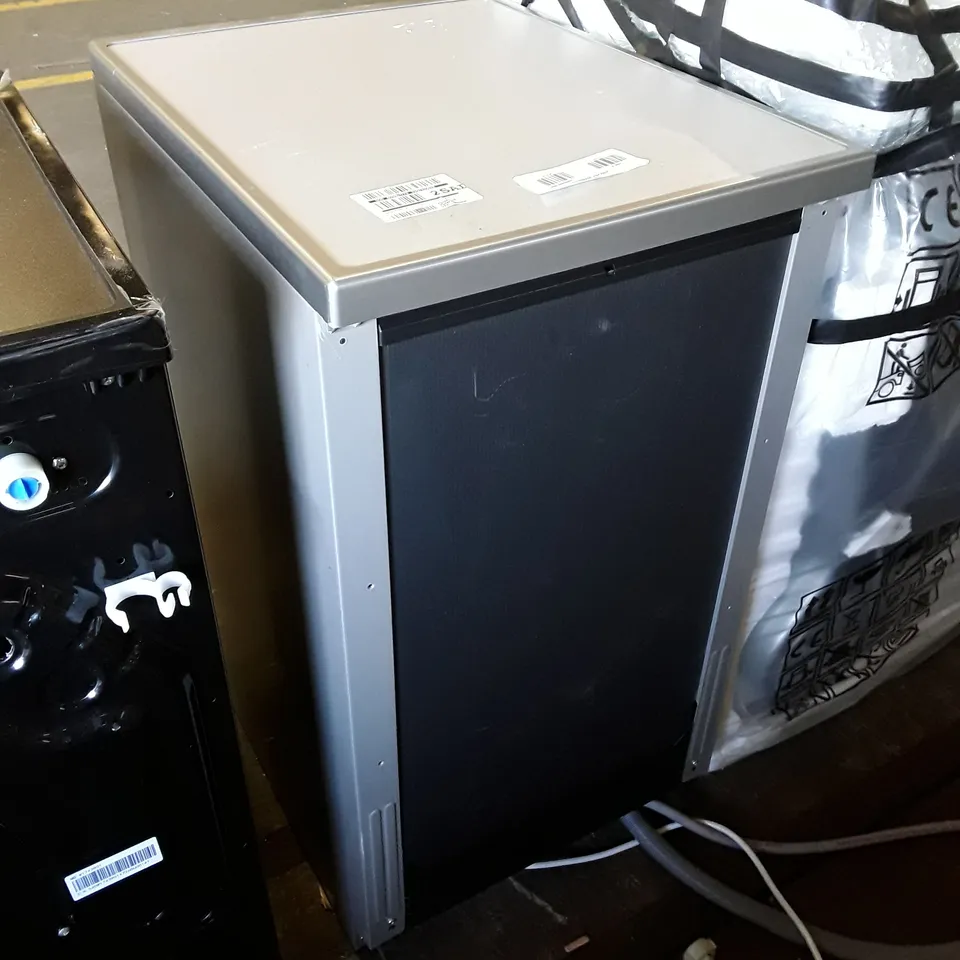 HISENSE HS523E15WUK SLIMLINE 10 PLACE FREESTANDING DISHWASHER - SILVER