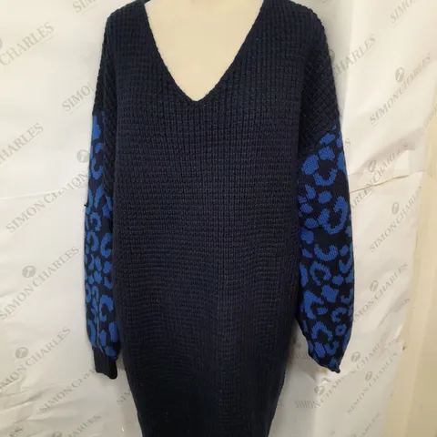 JOE BROWN VNECK KNITTED JUMPER IN NAVY WITH LEOPARD PRINT SLEEEVES SIZE 16/18