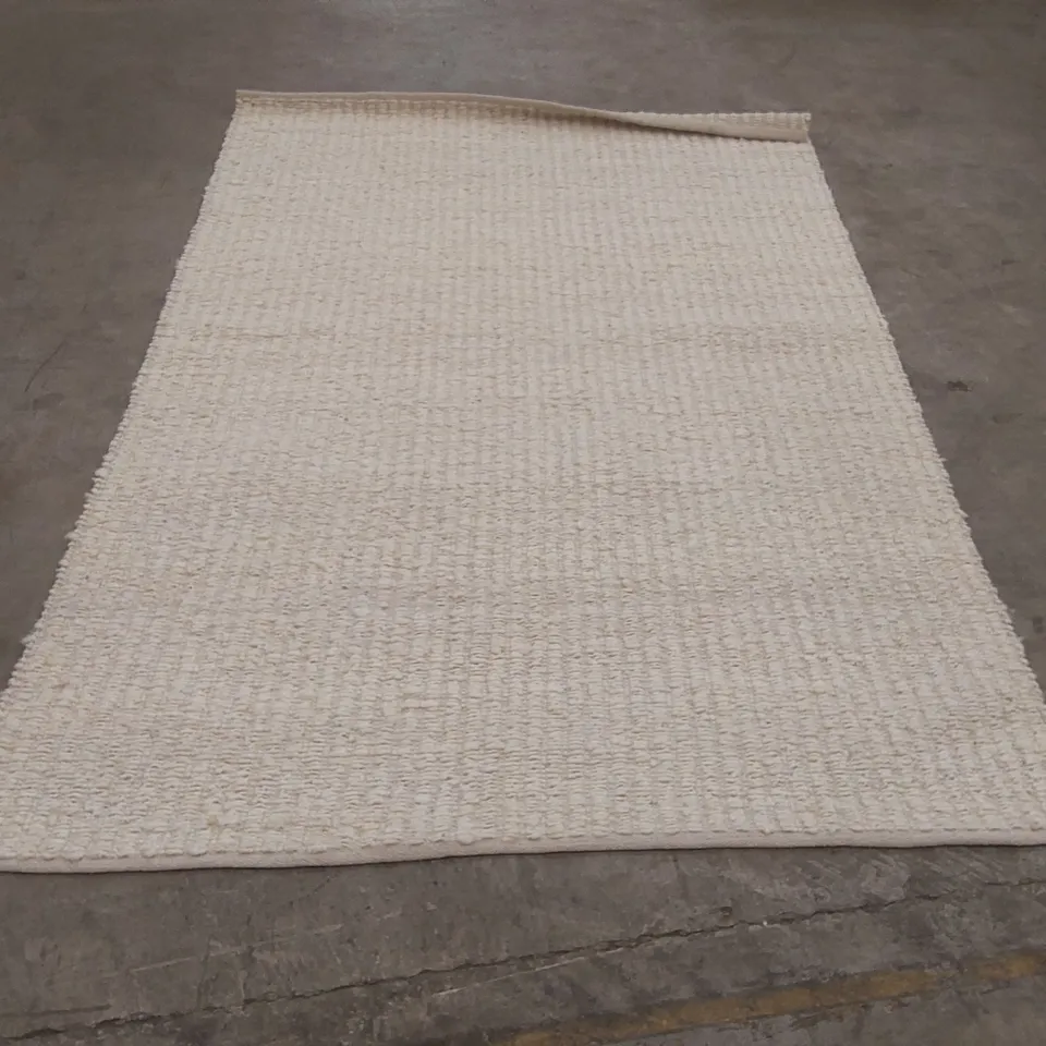 QUALITY DESIGNER AREA RUG - APPROXIMATELY 235 x 155cm