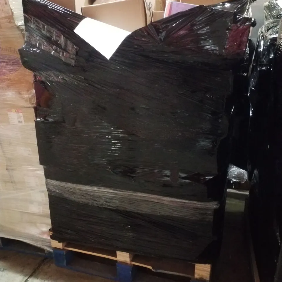 PALLET CONTAINING LARGE QUANTITY OF ASSORTED GREETINGS CARDS