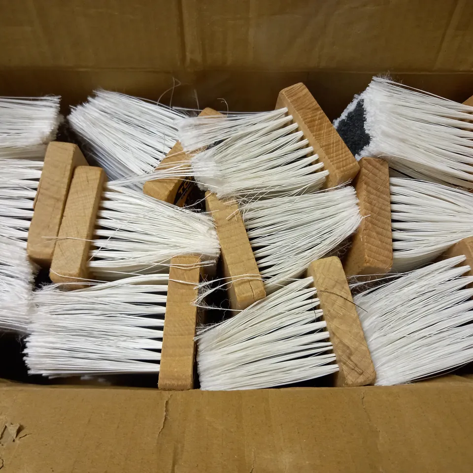 LOT OF APPROX 12 TOLSEN CEILING BRUSHES 