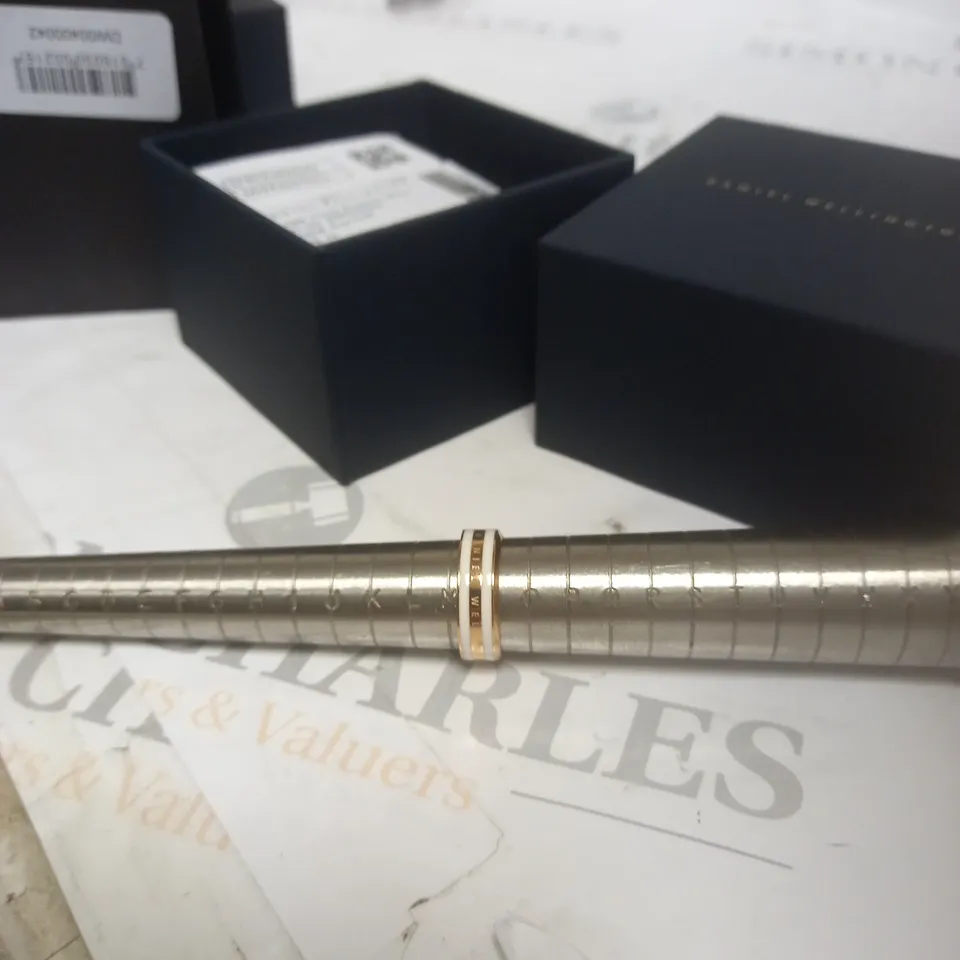DANIEL WELLINGTON ROSE GOLD AND WHITE RING