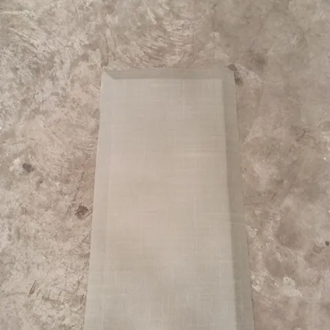 QUALITY DESIGN AREA RUG - APPROXIMATELY 98 cm x 51 cm