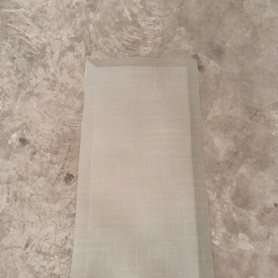 QUALITY DESIGN AREA RUG - APPROXIMATELY 98 cm x 51 cm