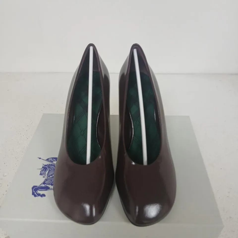 BURBERRY BURGUNDY LEATHER PUMP – WOMEN'S, UK 6 (EU 39)
