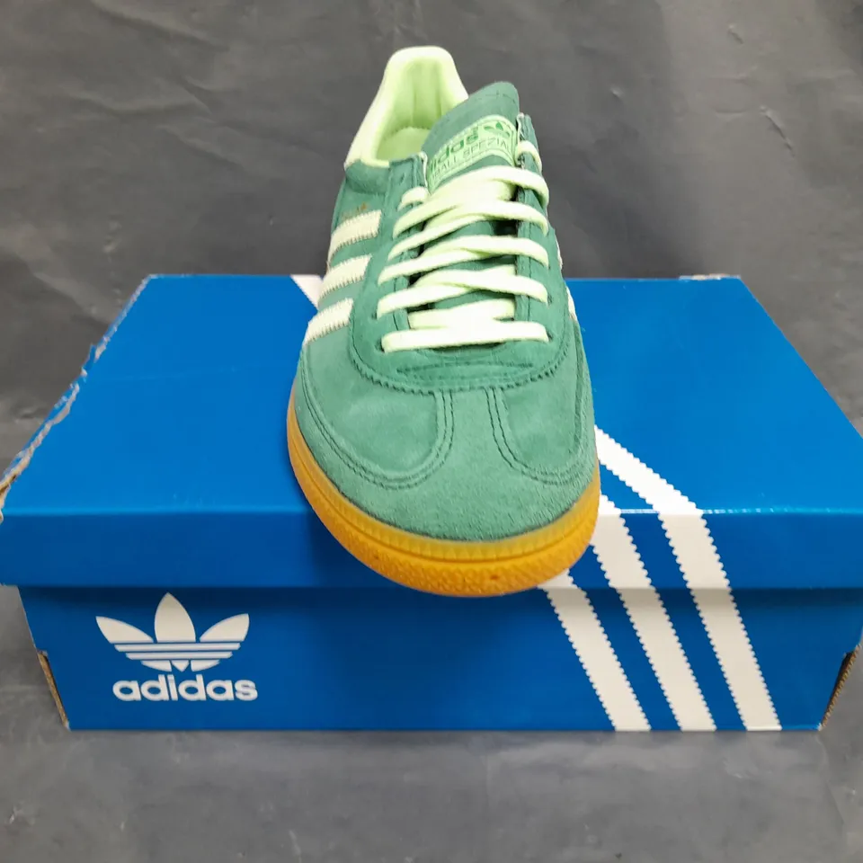 BOXED PAIR OF ADIDAS HANDBALL SPEZIAL WOMEN'S SHOES IN GREEN SIZE 5.5