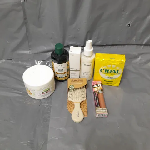 APPROXIMATELY 20 ASSORTED COSMETICS PRODUCTS TO INCLUDE - CIDAL SOAP BARS - THE BODY SHOP ANTI-DANDRUFF SHAMPOO - SOAP & GLORY LIP GLOSS - ETC