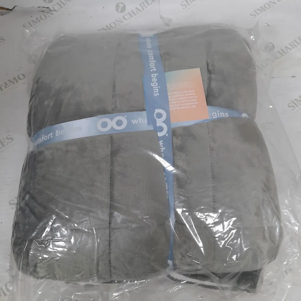 OODIE HOODED OVERSIZED BLANKET IN GREY