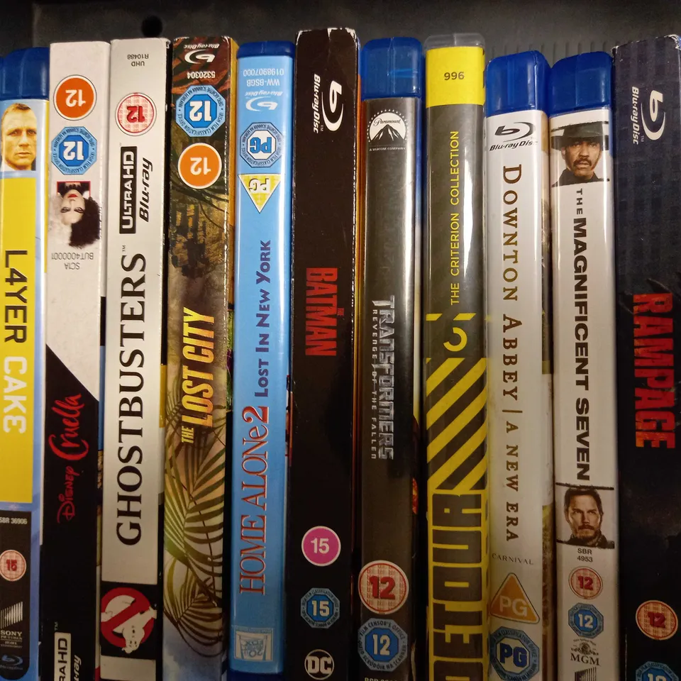 LOT OF APPROXIMATELY 24 BLU-RAYS, TO INCLUDE SUPERGIRL, SONIC THE HEDGEHOG, SPIDER-MAN, ETC