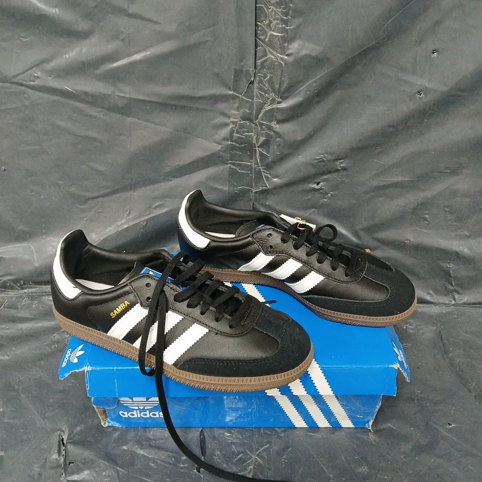 BOXED PAIR OF ADIDAS SAMBA OG BLACK UK 4