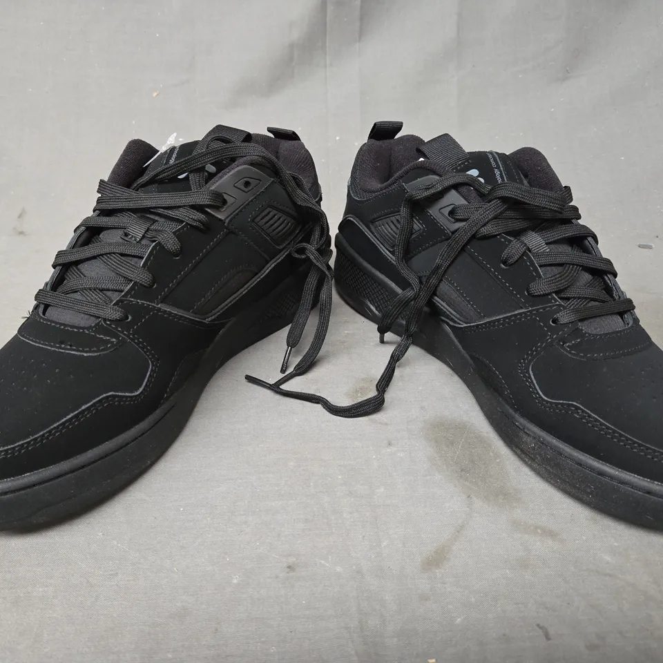 BOXED PAIR OF FILA SHOES IN BLACK UK SIZE 9