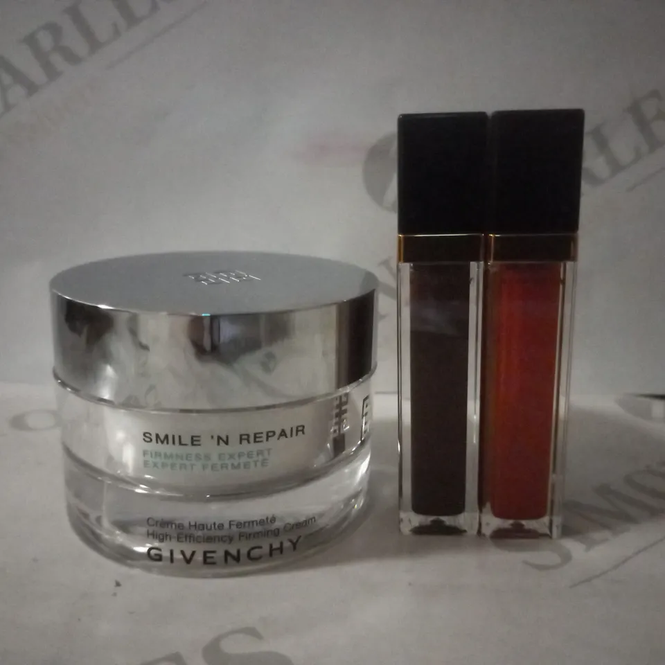 BOX OF APPROX 10 ASSORTED GIVENCHY TESTER PRODUCTS TO INCLUDE FIRMING CREAM, LIPGLOSS #ISLAND PAPAYA, LIPGLOSS ISLAND #COCOA