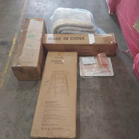 PALLET OF ASSORTED ITEMS INCLUDING: STEP STOOLS, PLAYPEN, LARGE RUG, ARTIFICIAL CHRISTMAS TREE, FOLDING DISH RACK ECT