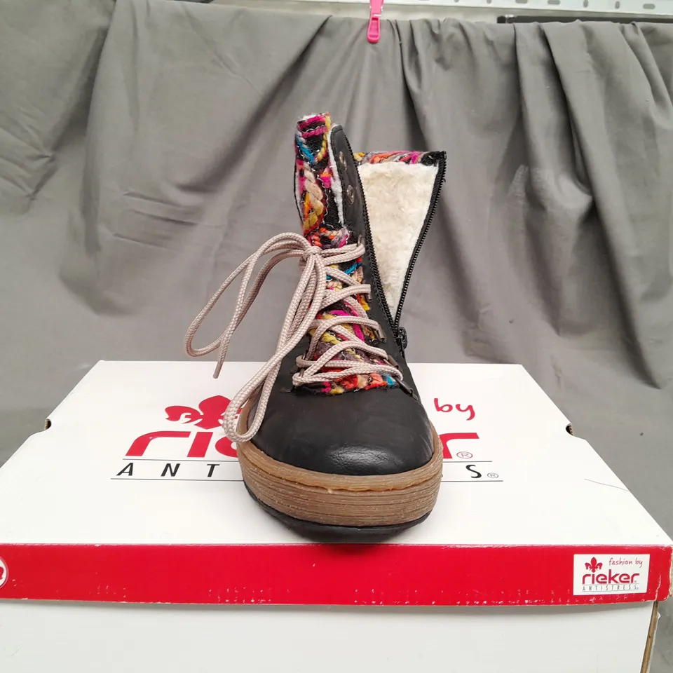 BOXED PAIR OF RIEKER FLEECE LINING BOOTS IN BLACK - UK 6