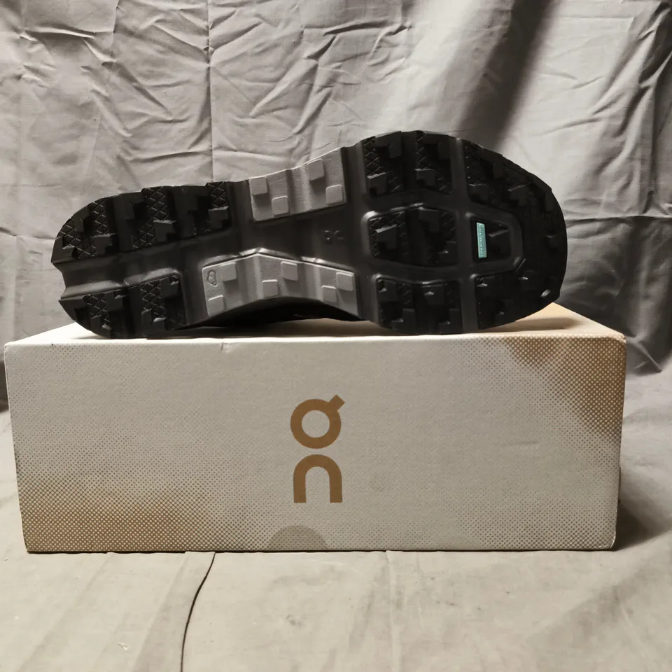 BOXED PAIR OF ON CLOUDVISTA 2 WATERPROOF TRAINERS IN BLACK/ECLIPSE UK SIZE 11