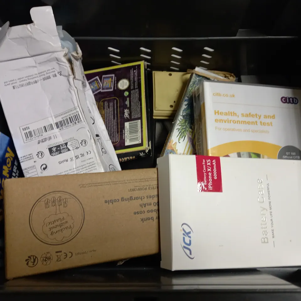 BOX OF APPROX 10 ASSORTED ITEMS INCLUDING MARBLE MADNESS NINTENDO GAME, MAGIX AUDIO CLEANING LAB AND WIRELESS MICROPHONE