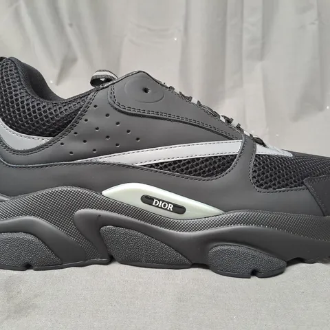 PAIR OF DIOR SHOES IN BLACK/GREY EU SIZE 44