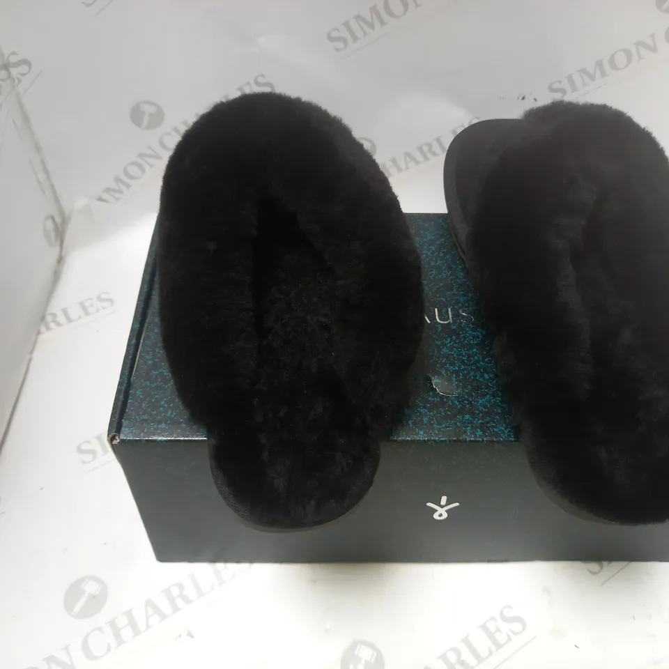 BOXED EMU AUSTRALIA SUEDE BLACK SLIPPERS - SIZE 5