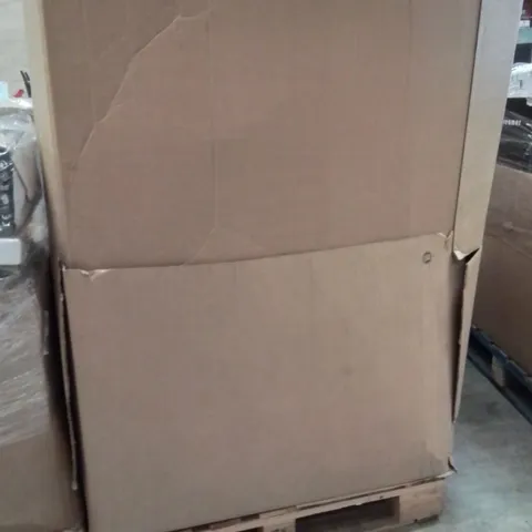 PALLET CONTAINING A LARGE QUANTITY OF BEDDING PRODUCTS TO INCLUDE:DUVETS,PILLOWS,BLANKETS 