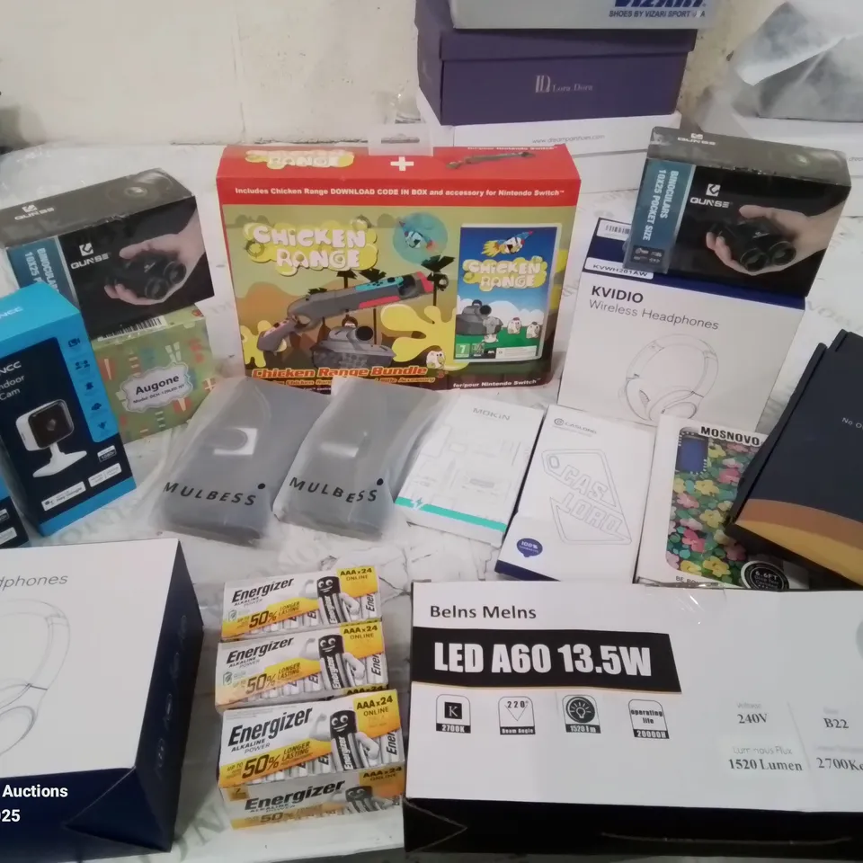 BOX CONTAINING LARGE NUMBER OF BOXED ELECTRONIC GOODS TO INCLUDE: BATTERIES, CHICKEN RANGE GUN GAME, LIGHT BULBS, BINOCULARS, CHARGING CABLES AND LOTS MORE 