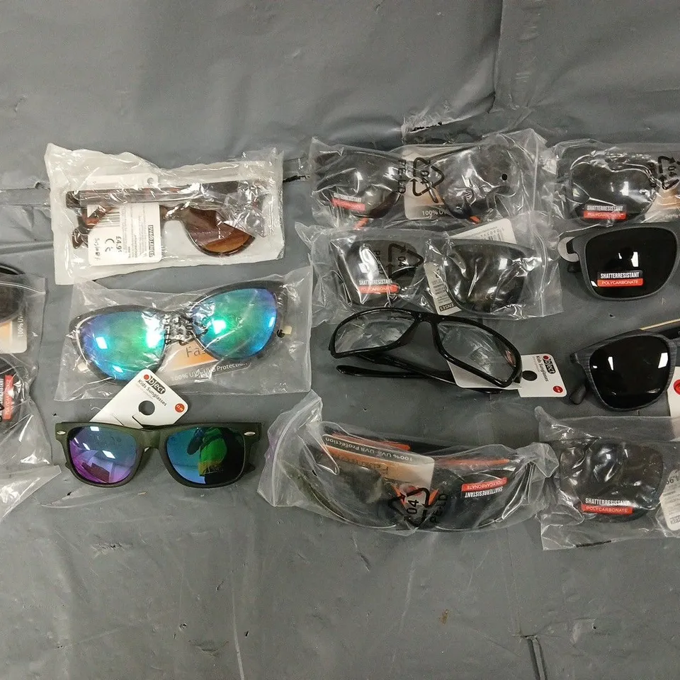 APPROXIMATELY 200 ASSORTED FASHION GLASSES BY OBJECT IN VARIOUS STYLES AND SIZES