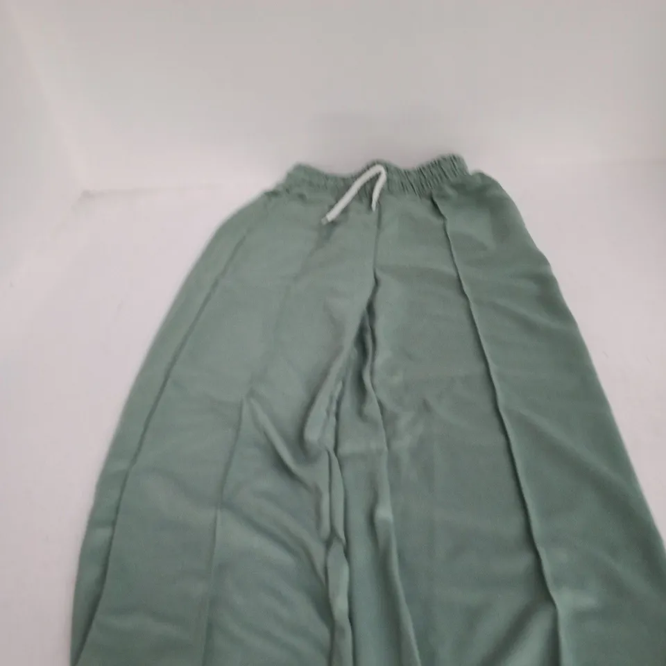 BOX OF APPROXIMATELY 12 ASSORTED CLOTHING ITEMS TO INCLUDE: GREEN FLARED JOGGERS