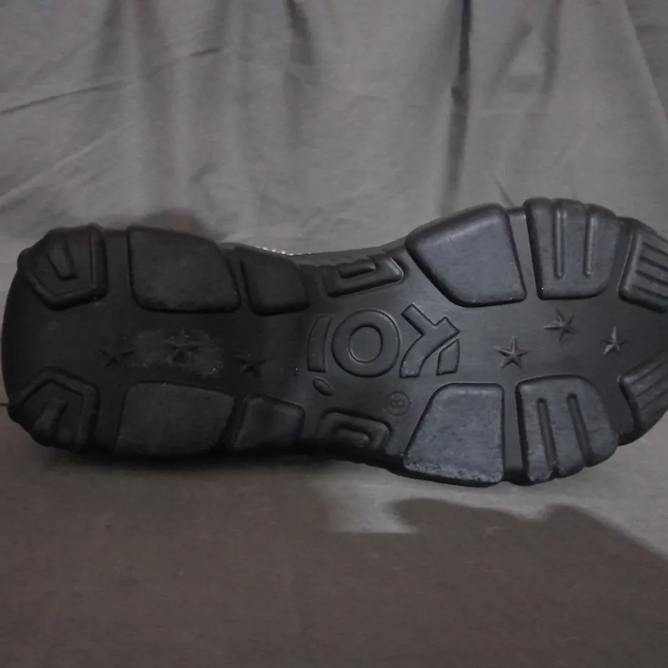 PAIR OF KOI LACE UP SHOES IN BLACK SIZE 9 