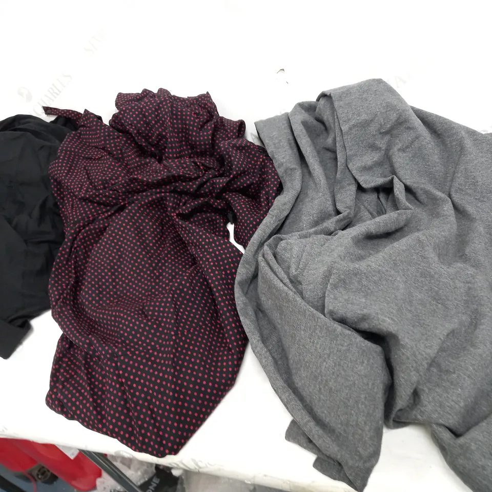 BOX OF APPROXIMATELY 16 ASSORTED CLOTHING ITEMS TO INCLUDE A PAIR OF JOGGING BOTTOMS AND A NIGHT GOWN